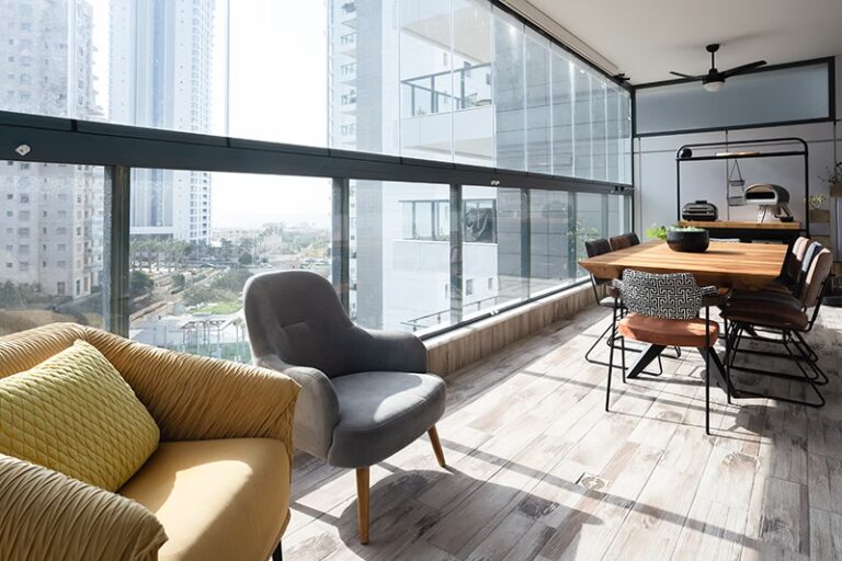 סגירת מרפסת זכוכית